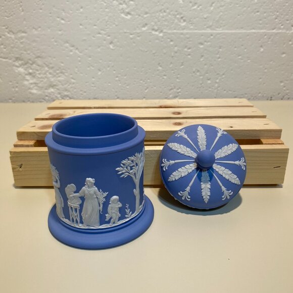 Wedgwood Blue Jasperware Lidded Jar with White Motif - Picture 7 of 11